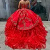 Rote Quinceanera-Kleider, sexy, trägerlos, Ballkleid, ärmellos, Tüll, Goldapplikationen, Perlenstickerei, abgestufte mexikanische Sweet-16-Kleider