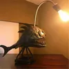 Objets décoratifs Figurines Creative Angler Fish Lampe de bureau Shark Desktop Night Light USB Métal Art Lanterne Décoration de table Chambre Décoration de la maison Cadeau