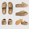 Slippare Luxury Designer Kvinnor kvinnor broderade alfabet Summer päls mysiga plysch flickor flip flops sandaler strand tofflor plattform kil