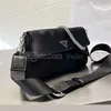 Tasarımcı Erkek Kadın Plaj Yaz Naylon Crossbody Omuz Çantaları Kadın Zarf Çevirme Zincirleri Çanta Su Geçirmez Çanta çanta Moda mektupları Ayarlanabilir askılar