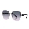 58% Venta al por mayor de gafas de sol Nuevas gafas de sol rojas con lazo para mujer, sin marco, recortadas, Tiktok Fashion Street Shooting Glasses