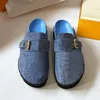 Mysig platt komforttrosa mule tofflor Sandaler svart vitt brunt läder blå denim kvinnans designer glider lägenheter sommarstrand tofflor lyxiga kvinnor glidskor