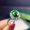 Anelli a grappolo Chic Fiore Cristallo verde Smeraldo Pietre preziose Diamanti Per le donne Oro bianco Gioielli color argento Bague Bijoux Regali alla moda