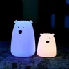 Światła Śliczne niedźwiedź LED Nocne światło Decoracion Lampara de Noche Ddormititoi Dzieci Kids Bedside Lampa silikonowa czujnik dotknij Kontrola HKD230628