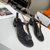 Designerski sandał damski biała czarna skórzana kostka Sandały Zamknięcie Złote Tone Luksusowe buty Duży rozmiar 35-42 04
