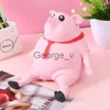 Animali di peluche ripieni Giocattoli di decompressione per bambini Creativi Diffusione del terreno Polvere Pelle Maiale Ispiratore Sciarpa rossa Ufficio Pizzico Musica Sfiato Regalo Bambini J230628