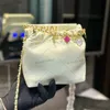Designer kvinnors axelväska 22 skräpväska diamantkontroll vacker liten pendell hårdvara metall spänne hand crossbody väskor avslappnade väskor smink låda 16x18 cm