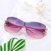 50% Rabatt Off -Großhandel der Sonnenbrille New Style Diamant Eingelegtes Fashion Metal Damen -Brillen großer Rahmen Ein Stück Sonnenbrassesbo9o