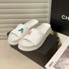 2023 Nyheter högkvalitativa kvinnliga tofflor Fashion Sandals Beach Classic Slipper Platform Lady Flat Slides Color Block Alfabet Läderspänne Slippers002