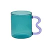 Conception colorée tasse en verre d'oreille à la main Simple vague tasse à café pour eau chaude gobelet cadeau Drinkware 300 ml L230620