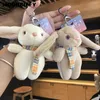 Bonecas de pelúcia bichos de pelúcia desenhos animados coelho orelhudo comprido moda chaveiro pingente boneca linda mochila casal chaveiro joias 230628