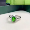 Anelli a grappolo Chic Fiore Cristallo verde Smeraldo Pietre preziose Diamanti Per le donne Oro bianco Gioielli color argento Bague Bijoux Regali alla moda