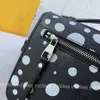 Bolsa de ombro feminina M41487 Couro de vaca Preto Vermelho Envelope Padrão de bolinhas em relevo M46409 M40780 Decoração em forma de abóbora