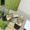 Womens Blondie Thong Sandal Beige och Ebony Canvas Slipper Gold-tonad hårdvara platt läder enda toppkvalitetsstorlek 35-43 01