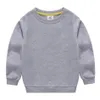 T-shirts Jongens Basic Stijl Sweatshirt Kinderen Herfst Effen Kleur Innerlijke Bijpassende Tops Kinderen 18M 14T Homewear Peuter lente Pyjama 230627