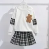 T-shirt 2023 Abbigliamento per ragazze adolescenti a maniche lunghe coreane 10 12 14 anni Abiti Pullover carino Top Gonna scozzese a pieghe Set 230627