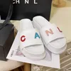 2023 Nyheter högkvalitativa kvinnliga tofflor Fashion Sandals Beach Classic Slipper Platform Lady Flat Slides Color Block Alfabet Läderspänne Slippers002