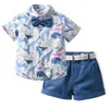 New Boys 'Summer 2022 Fashion Dinosaur Short Sleeve Shirt Belt Shorts Två stycken Set för barn Barnkläderpojkar Set 2023