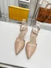 Женская тапочка подлинная кожаная сандаловая дизайнерская дизайнерская горка мулов плоская высокая качественная обувь для летней платформы Lady 0616 Lady 0616