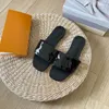 Mujer Diapositivas Zapatillas Diseñador de moda Sandalias de cuero suave Alta calidad Verano Al aire libre Playa Zapatilla Diapositiva