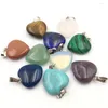 Naszyjniki wiszące hurtowe 2pcs różne serce 20 mm naturalny kamień kryształowy piaskowca jades ametystów urok wisiorki do tworzenia biżuterii