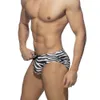 Costumi da bagno da uomo 2023 Pantaloncini da bagno a triangolo a righe zebra irregolari in bianco e nero Pantaloncini da spiaggia alla moda attillati sexy 230627