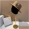 Breda brimhattar Bucket Designer St Hat 2023 Varumärkesbrev Kvinnlig vår och sommar mångsidiga pärlbokstäver Flat Top Japanese Large S DHNO8