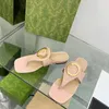 Womens Blondie Thong Sandal Beige och Ebony Canvas Slipper Gold-tonad hårdvara platt läder enda toppkvalitetsstorlek 35-43 01