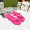 Flipflops i ny stil sommar-fotklämma gummi platt tåklämma damtofflor tjockbottna flipflops strandsandaler