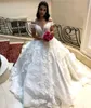 2023 Luxuriöse arabische Ballkleid-Hochzeitskleider, herzförmig, schulterfrei, Spitzenapplikationen, Kristallperlen, Blumen, Übergröße, formelle Brautkleider, Kapellenschleppe