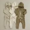 2023 Maglione con cappuccio casual 2023 Abbigliamento per bambini in spugna stile autunnale Baby Sports Set in due pezzi per bambini Set per ragazzi