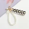 Creative Leaf Ribbon Pearl Armband Keychain Cute Pendant Wristlet Strap For Women Girls Bags Keys Plånböcker Telefonhållare Keyrings