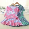 Sommar New Girls 'Tie Dyed Sleeve Short Fashion Two Piece Set Medium To Large Children's Sports kjol Kids Girls Autumn Clothing Boys Set