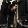 Camicie eleganti da uomo in stile Harajuku con stampa leopardata scura finta camicia a maniche lunghe in due pezzi da uomo in stile Hong Kong retrò allentato.230628