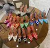 Amina muaddi Begum Fivela enfeitada com cristais Pumps sapatos carretel Saltos sandálias femininas Designers de luxo Sapato social Calçado de fábrica de sandália Slingback para noite-