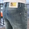 Designer de jeans masculinos Jeans finos para homens na primavera e no verão de 2023, artigos europeus de luxo leves, calças slim fit, roupas masculinas de alta qualidade PNMU