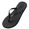 Tofflor sommar avslappnad karaktär dra män kvinnor flip flops tunn bälte imitation mocka pu läder studenter cool platt botten strand 230628