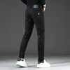 Męski projektant dżinsów Spring New Guangzhou Xintang Bawełna Bawełna Koreańskie małe stopy Slim Fit High End European Black and White LO TAU PMT4