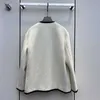 Designer de vestes pour femmes 23 Début du printemps Nouveau manteau en molleton blanc avec bouton doré brodé ZLV7