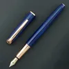 Pennor Ny Picasso 916 Blue Metal Fountain Pen Iridium Medium NiB med vackra blå prickar Kontor Business School Gift Ink Pen