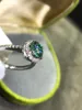 Bagues de cluster Geoki 1 Ct Passé Test de diamant Rond Vert Moissanite Anneau Argent Sterling 925 Coupe Parfaite Émeraude Bijoux De Mariage De Luxe