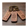 Keychains Lanyards 6.6x3cm Anpassad logotyp Personlig läder Keychain Pendant Beech Wood Carving bildekoration Key Ring DIY Tack Dhirg