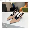 Sandálias 2022 sandálias femininas chinelos masculinos slides sandália de couro marrom à beira-mar sapatos femininos de salto alto sapatos masculinos 35-41 com caixa laranja e saco de pó Z230629