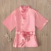 Pyjamas Barns mantel Solid Silk Satin Kimono Bathrobe Birthday Pyjamas Nightgown Kids Sleepwear Boy Girls Robes 12 månader -5 år 230628