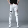 Mäns jeans designer high end europeisk ungdom rakt montering mid hög midja tvättad elastisk bomull casual varm stampning vita denim byxor för män 3n7l