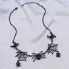 Colares com pingente de metal com teia de aranha preta como presente de Halloween para mulheres europeias e americanas