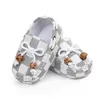 Newborn Baby Shoes Soft Sole Infant First Walkers Grid Footwear Classic Girls Boys Leather Crib Shoes Peas Shoe9485344