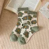 Kvinnors strumpor Autumn Winter Green Cute Flower Mönster Söt mode Medium Tube Pure Cotton