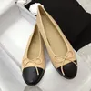 Sandali piatti Scarpe in vera pelle Mocassini da donna Scarpe casual Causali Top Famose scarpe da strada Designer di feste di nozze Sandali di lusso Top taglia 35-41 7 stili