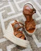 Sandaler varumärke Lady Wedges Tribute Leather Wedge Espadrille Sandaler Women Wedge Sandal High Heels Shoes Luxury Design Z230629